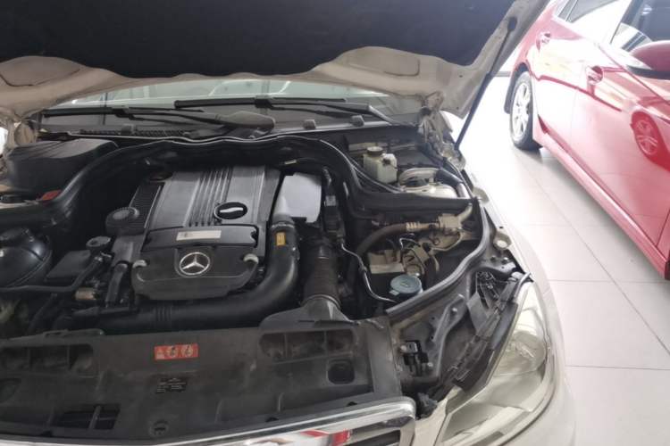 Used Mercedes-Benz C-Class 2013 C 180 Classic Grand Edition Engine Bay Left