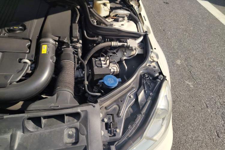 Used Mercedes-Benz C-Class 2013 C 180 Classic Grand Edition Engine Bay Left