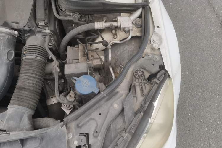Used Mercedes-Benz C-Class 2013 C 180 Classic Grand Edition Engine Bay Left