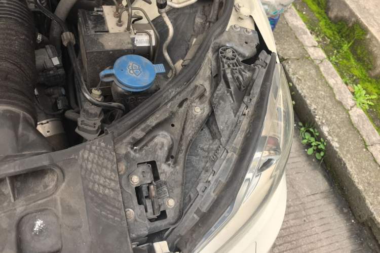 Used Mercedes-Benz C-Class 2013 C 260 CGI Fashion Model Engine Bay Left