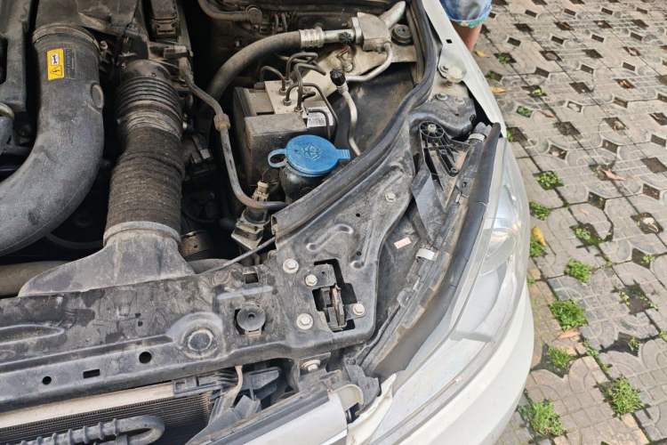 Used Mercedes-Benz C-Class 2013 C 260 CGI Elegant Model Engine Bay Left