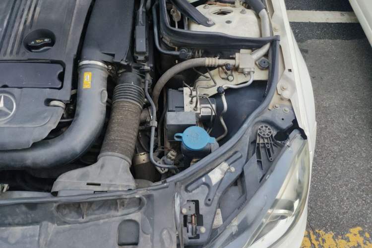 Used Mercedes-Benz C-Class 2013 C 260 CGI Fashion Model Engine Bay Left
