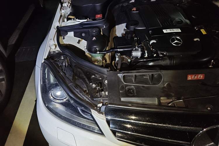 Used Mercedes-Benz C-Class 2013 C 260 Fashion Edition Grand Edition Engine Bay Right