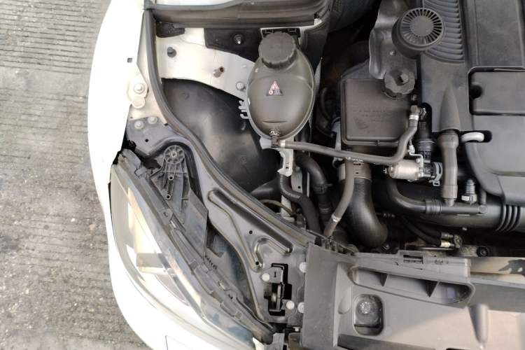 Used Mercedes-Benz C-Class 2013 C 260 Fashion Edition Grand Edition Engine Bay Right