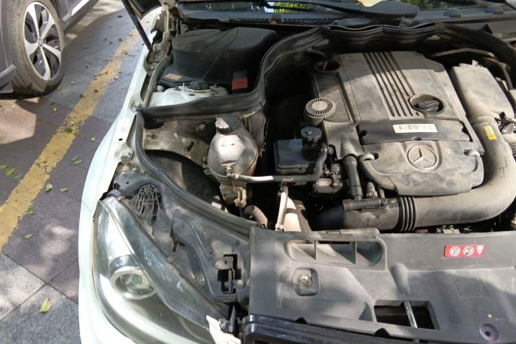 Used Mercedes-Benz C-Class 2013 C 260 Elegant Grand Edition Engine Bay Right
