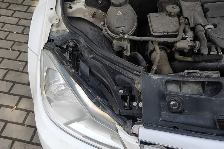 Used Mercedes-Benz C-Class 2013 C 180 Classic Grand Edition Engine Bay Right