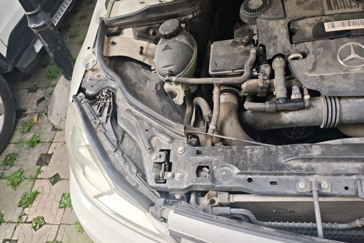 Used Mercedes-Benz C-Class 2013 C 260 CGI Elegant Model Engine Bay Right