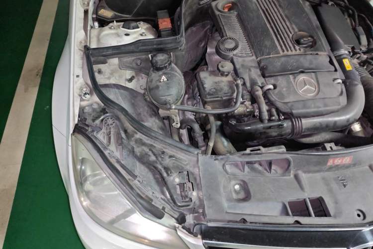 Used Mercedes-Benz C-Class 2013 C 180 Classic Grand Edition Engine Bay Right