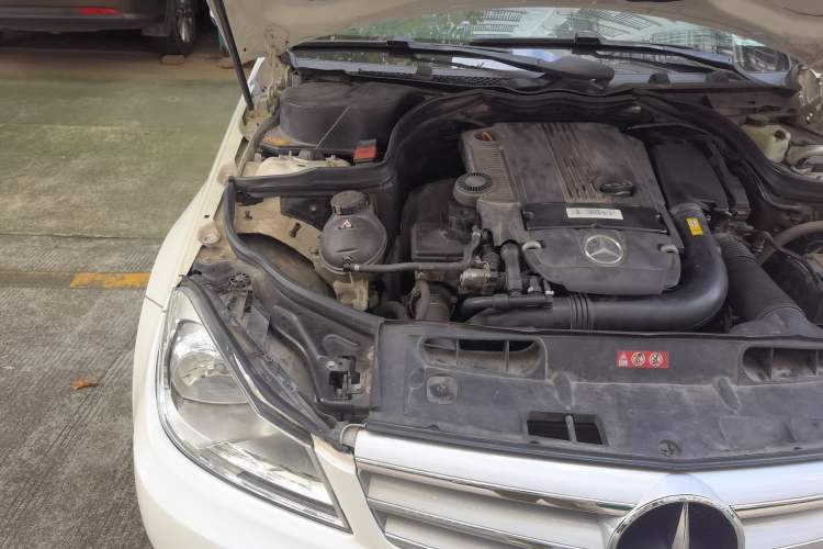 Used Mercedes-Benz C-Class 2013 C 180 CGI Classic Engine Bay Right