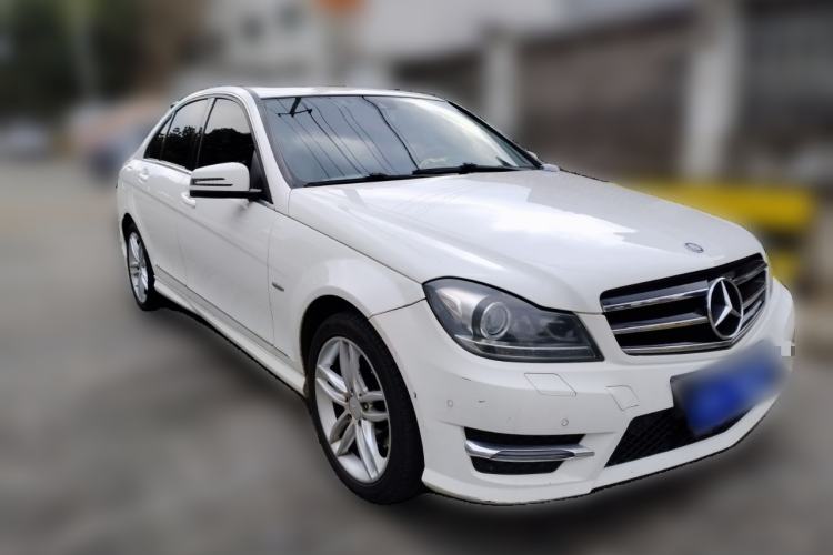 Used Mercedes-Benz C-Class 2013 C 260 Fashion Edition Grand Edition Front Right 45 Deg