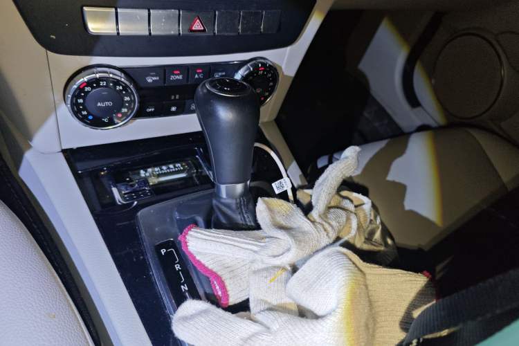 Used Mercedes-Benz C-Class 2013 C 180 Classic Grand Edition Gear Lever