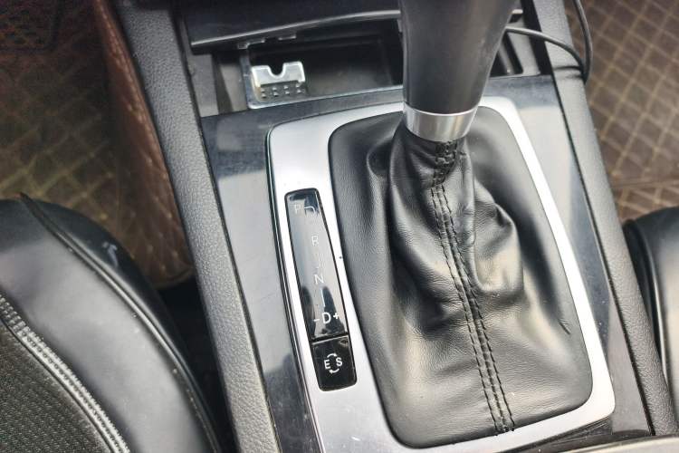 Used Mercedes-Benz C-Class 2013 C 180 Classic Grand Edition Gear Lever