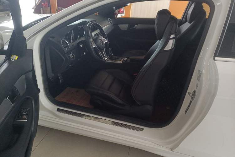 Used Mercedes-Benz C-Class 2013 C 180 Coupe Interior 3