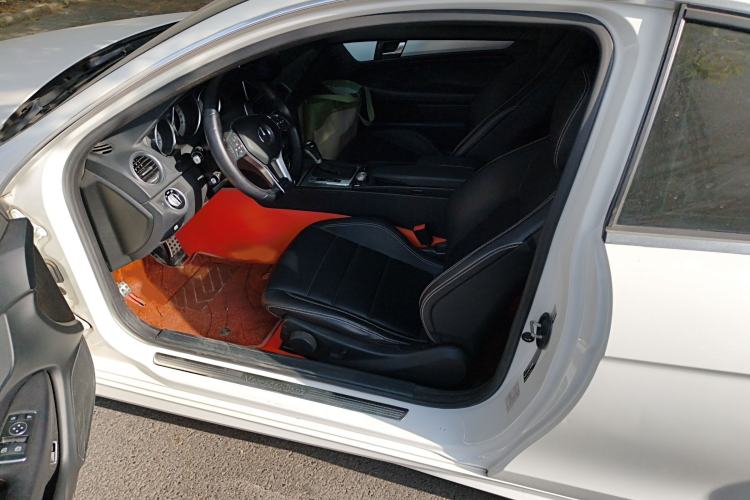 Used Mercedes-Benz C-Class 2013 C 180 Coupe Interior 4