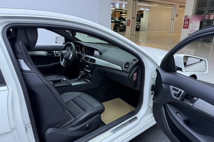 Used Mercedes-Benz C-Class 2013 C 180 Coupe Interior 5