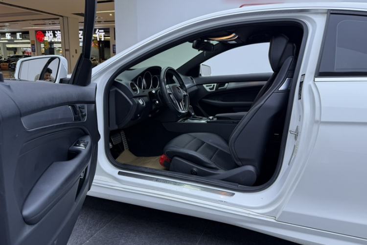 Used Mercedes-Benz C-Class 2013 C 180 Coupe Interior 7