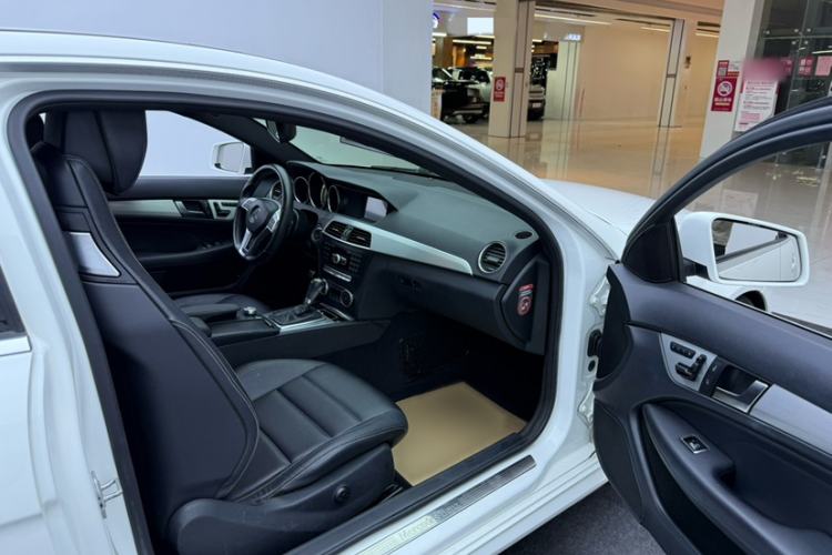 Used Mercedes-Benz C-Class 2013 C 180 Coupe Interior 8