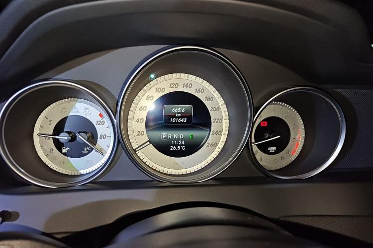 Used Mercedes-Benz C-Class 2013 C 260 Fashion Edition Grand Edition Odometer Close Up