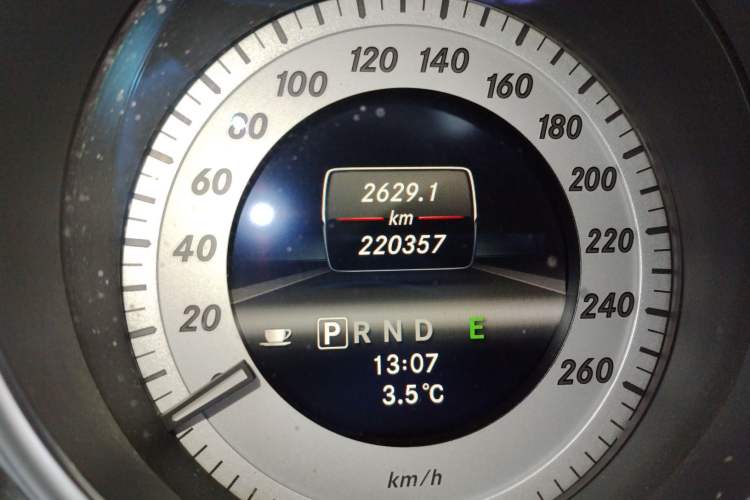 Used Mercedes-Benz C-Class 2013 C 260 Fashion Edition Grand Edition Odometer Close Up