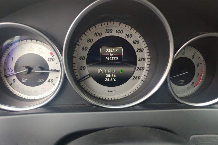Used Mercedes-Benz C-Class 2013 C 260 Fashion Edition Grand Edition Odometer Close Up