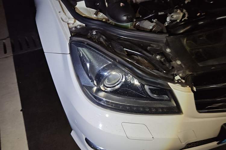 Used Mercedes-Benz C-Class 2013 C 260 Fashion Edition Grand Edition Right Front Headlight