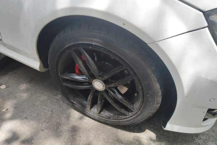 Used Mercedes-Benz C-Class 2013 C 260 CGI Fashion Model Right Front Wheel Hub