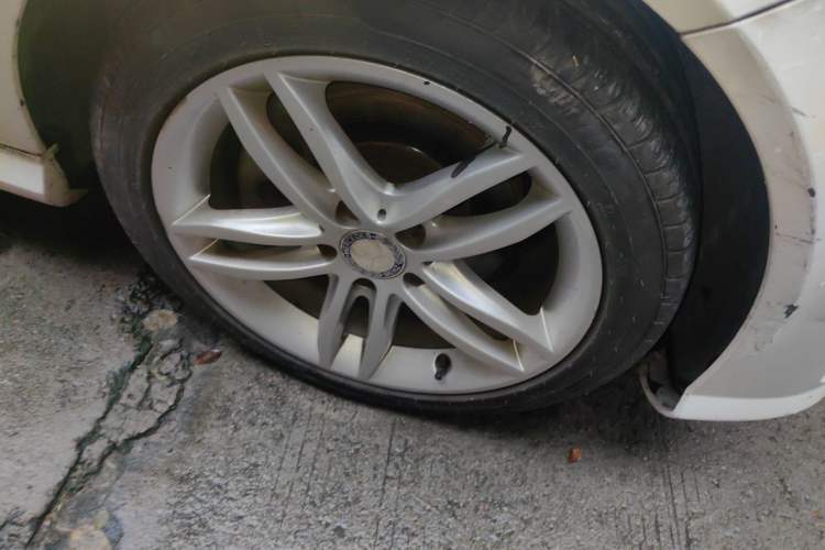 Used Mercedes-Benz C-Class 2013 C 180 Classic Grand Edition Right Front Wheel Hub
