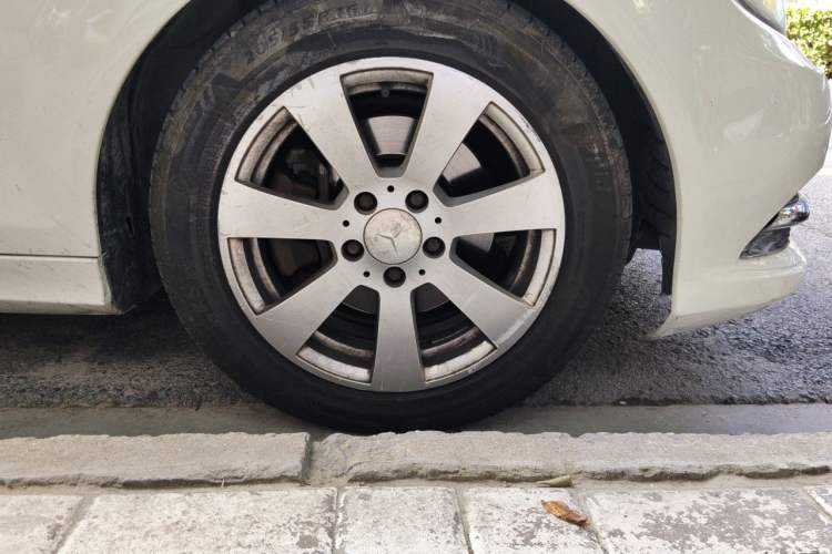 Used Mercedes-Benz C-Class 2013 C 180 CGI Classic Right Front Wheel Hub