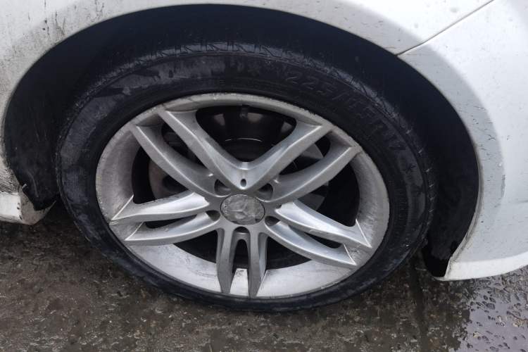 Used Mercedes-Benz C-Class 2013 C 260 Elegant Grand Edition Right Front Wheel Hub