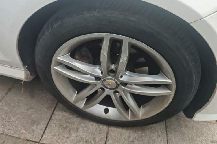 Used Mercedes-Benz C-Class 2013 C 180 Classic Grand Edition Right Front Wheel Hub