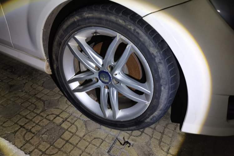 Used Mercedes-Benz C-Class 2013 C 180 Classic Grand Edition Right Front Wheel Hub