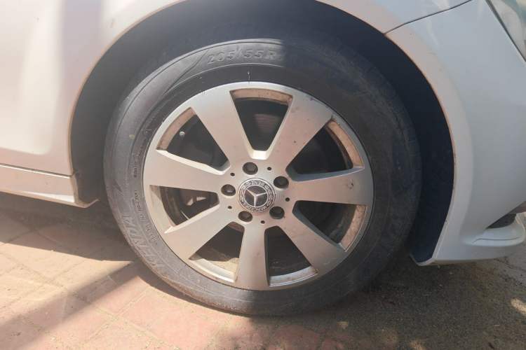 Used Mercedes-Benz C-Class 2013 C 180 CGI Classic Right Front Wheel Hub