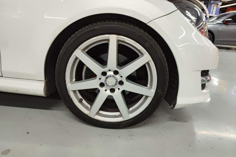 Used Mercedes-Benz C-Class 2013 C 180 Coupe Right Front Wheel Hub