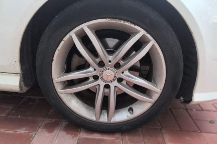 Used Mercedes-Benz C-Class 2013 C 180 Classic Grand Edition Right Front Wheel Hub