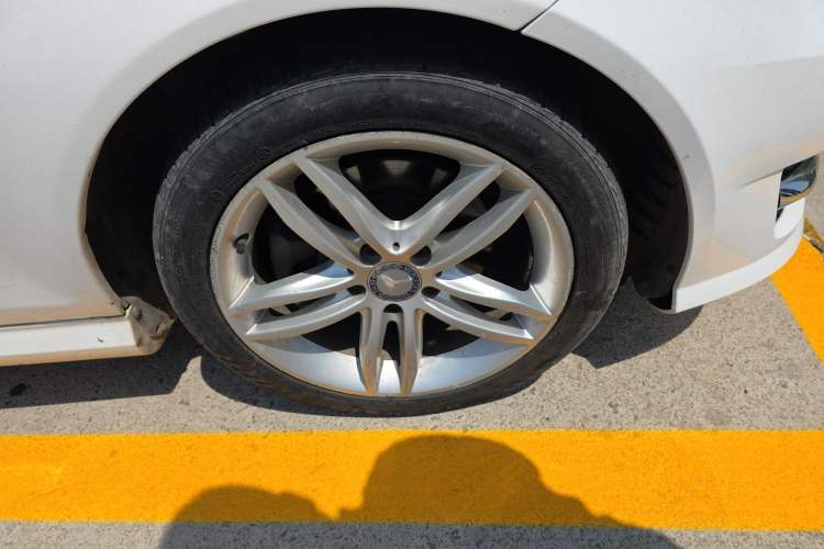Used Mercedes-Benz C-Class 2013 C 180 Classic Grand Edition Right Front Wheel Hub