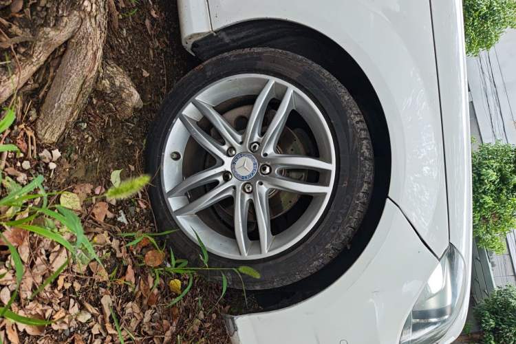 Used Mercedes-Benz C-Class 2013 C 260 CGI Fashion Model Right Front Wheel Hub