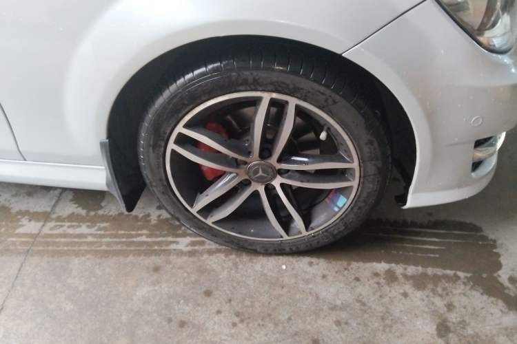 Used Mercedes-Benz C-Class 2013 C 180 Classic Grand Edition Right Front Wheel Hub