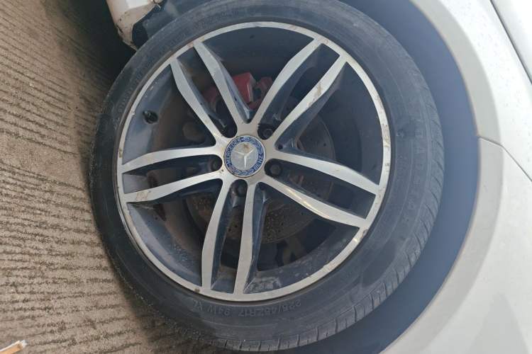 Used Mercedes-Benz C-Class 2013 C 260 CGI Elegant Model Right Front Wheel Hub