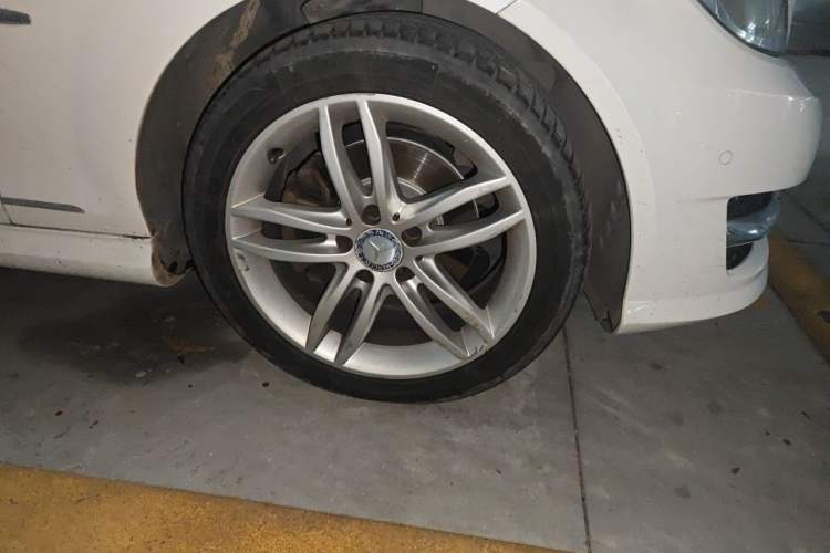 Used Mercedes-Benz C-Class 2013 C 260 CGI Elegant Model Right Front Wheel Hub