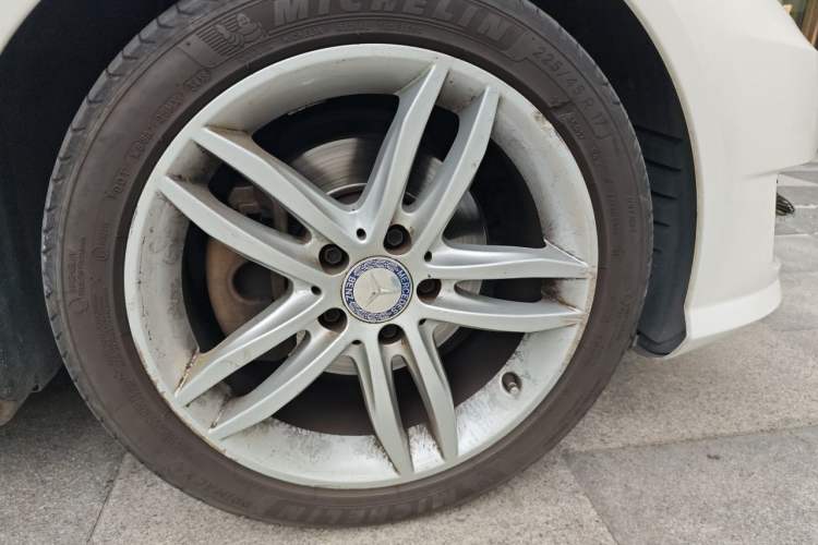 Used Mercedes-Benz C-Class 2013 C 180 Classic Grand Edition Right Front Wheel Hub