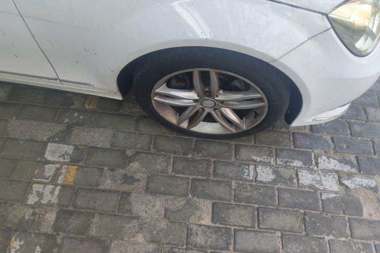 Used Mercedes-Benz C-Class 2013 C 260 CGI Elegant Model Right Front Wheel Hub