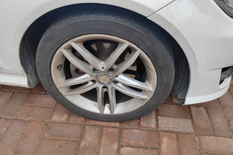 Used Mercedes-Benz C-Class 2013 C 180 Classic Grand Edition Right Front Wheel Hub