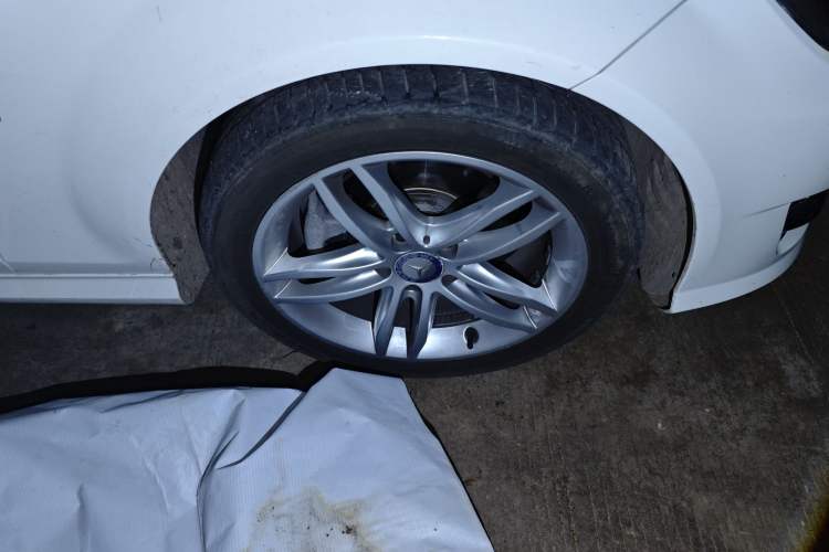 Used Mercedes-Benz C-Class 2013 C 180 Classic Grand Edition Right Front Wheel Hub