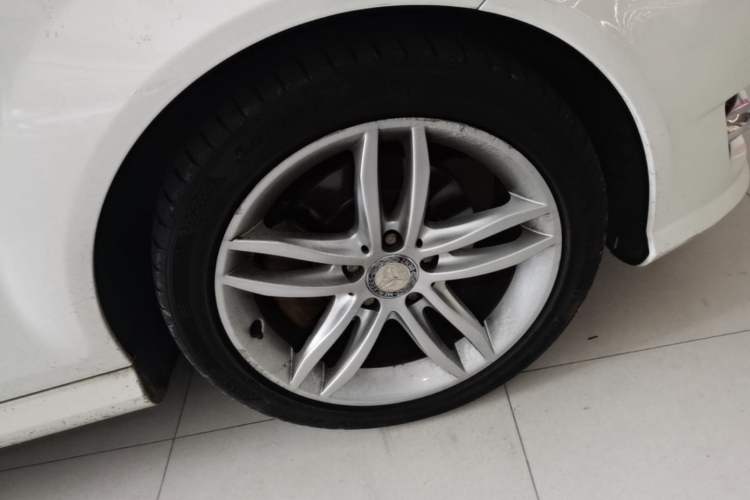 Used Mercedes-Benz C-Class 2013 C 180 Classic Grand Edition Right Front Wheel Hub