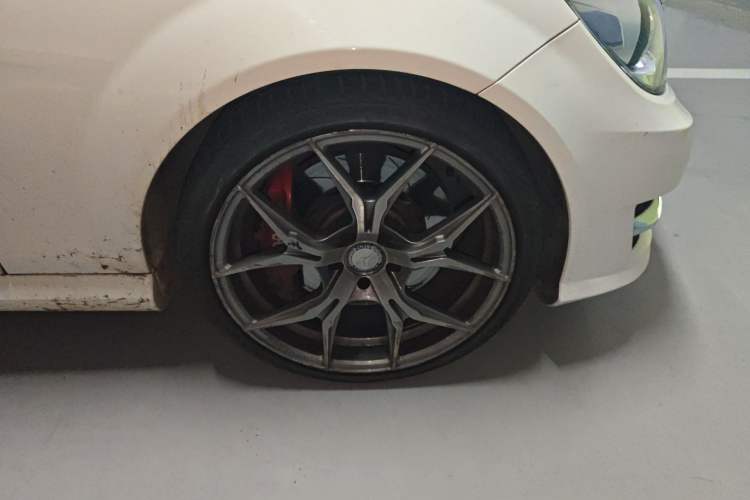 Used Mercedes-Benz C-Class 2013 C 180 Coupe Right Front Wheel Hub