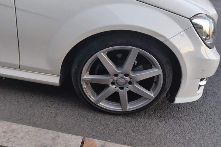 Used Mercedes-Benz C-Class 2013 C 180 Coupe Right Front Wheel Hub