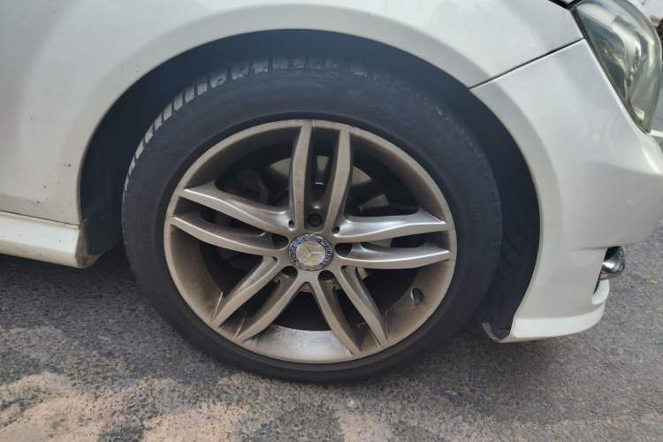 Used Mercedes-Benz C-Class 2013 C 180 Classic Grand Edition Right Front Wheel Hub