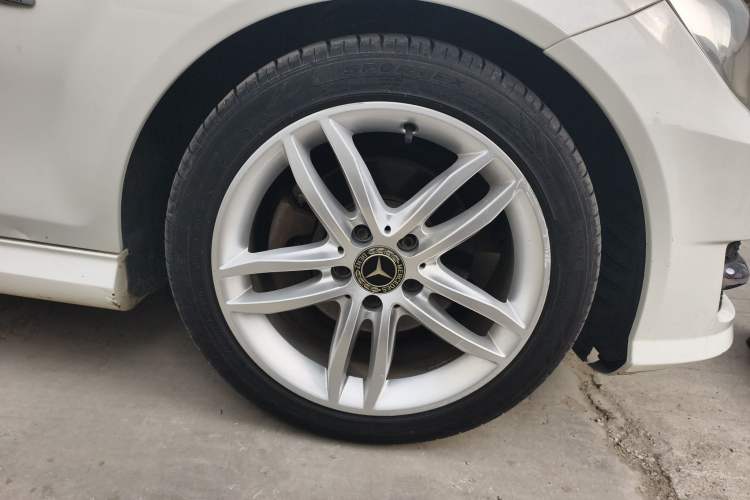 Used Mercedes-Benz C-Class 2013 C 180 Classic Grand Edition Right Front Wheel Hub