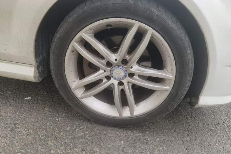 Used Mercedes-Benz C-Class 2013 C 180 Classic Grand Edition Right Front Wheel Hub