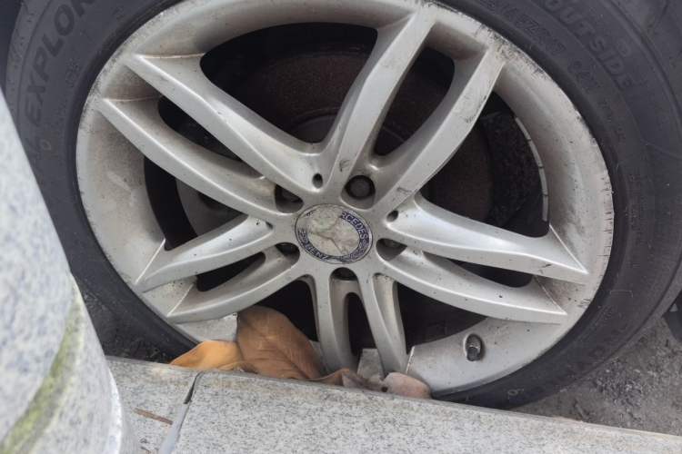 Used Mercedes-Benz C-Class 2013 C 260 CGI Elegant Model Right Front Wheel Hub